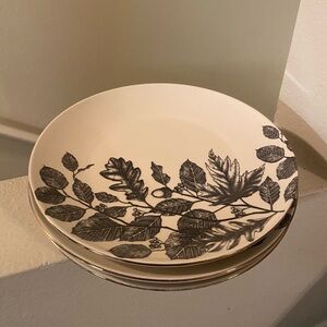 Thyme & Table. Black/Cream Leaf Pattern Dinner Plates. Set of 3.NWOT.Gold Rim